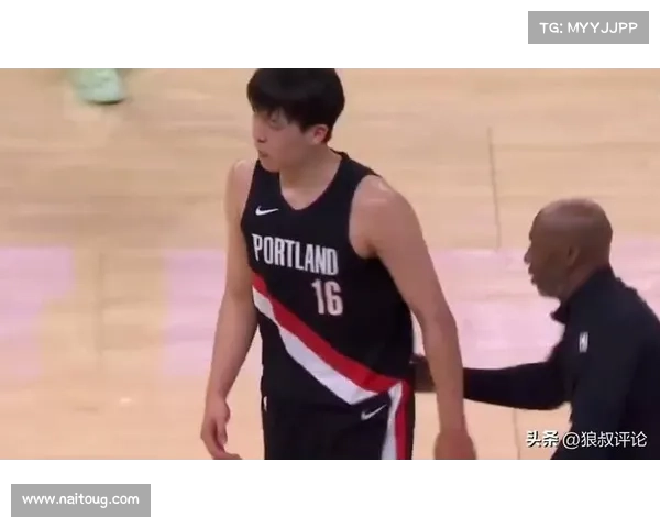 杨瀚森上半场表现平平 开拓者58-64国王半场落后关键时刻未能突破